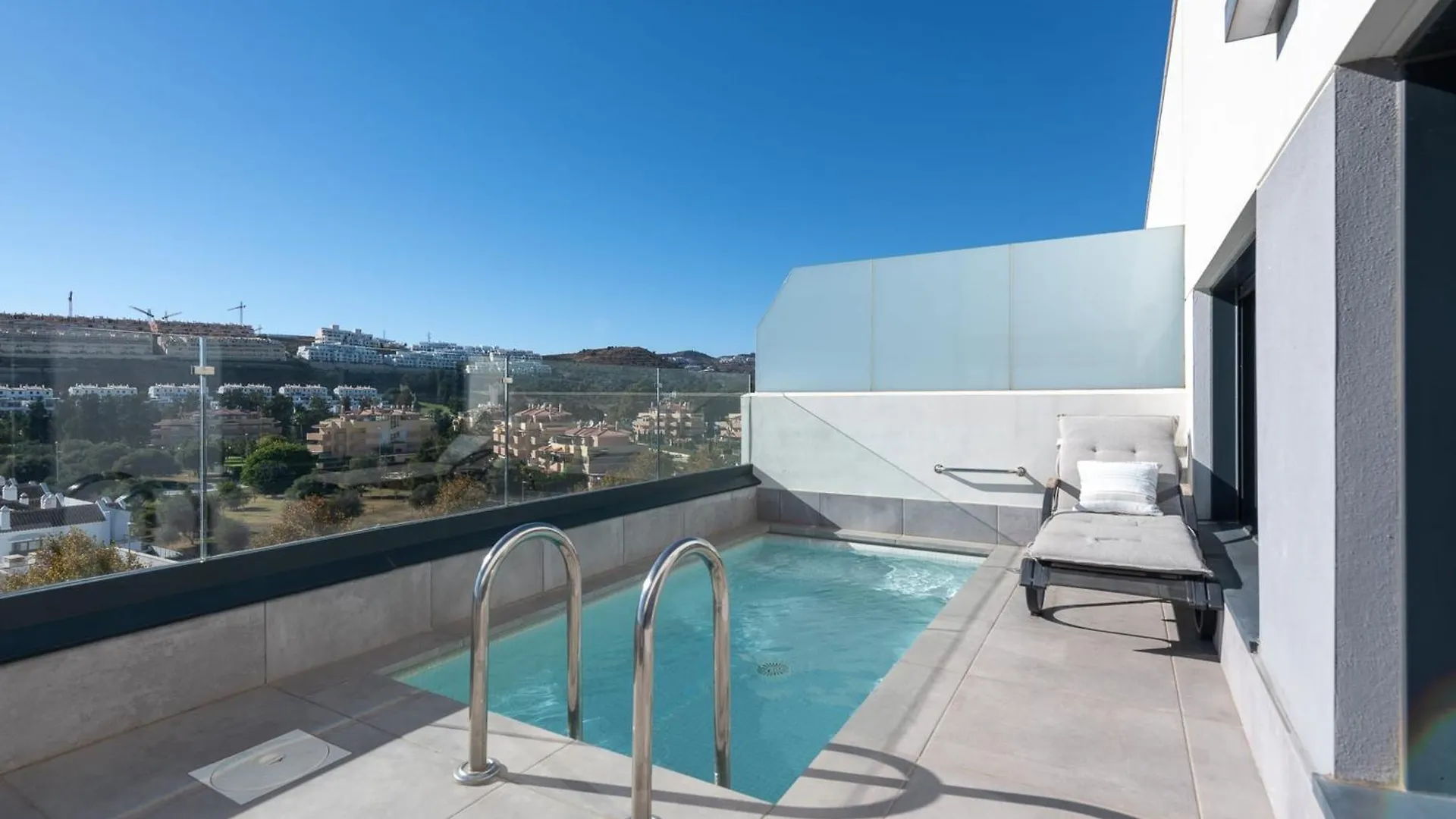 Amazing 3 Bedroom Penthouse With Private Pool In Cala Serena - La Cala Málaga 0*,  Espanha